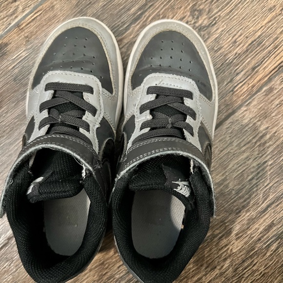 Nike Court Borough 2 Low Top Sneaker - Picture 2 of 3